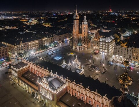 7_Kraków-rynek-nocą_HR.jpg